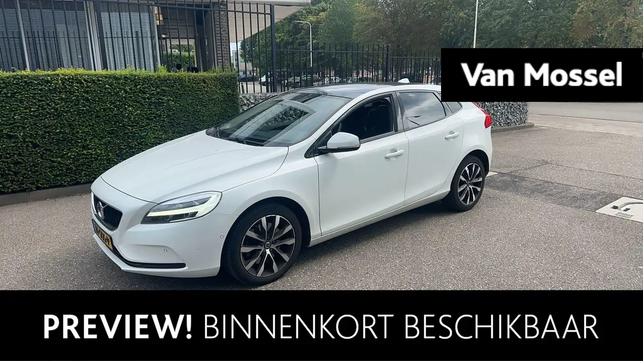Volvo V40 1.5 T3 Dynamic Edition — photo 1 of 6
