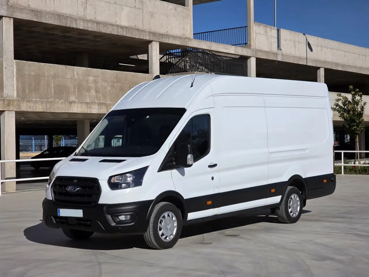 Ford Transit FT 350 L4 Chasis Heavy Duty Trend Tr. Tra. — photo 1 of 15