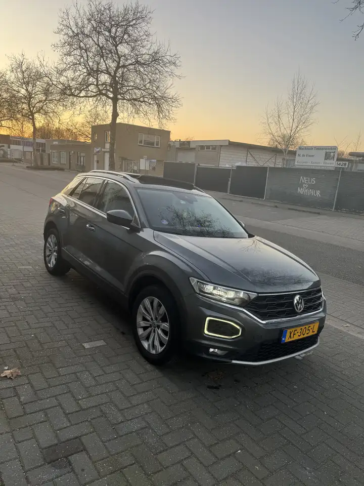 Volkswagen T-Roc 1.0 TSI Style — photo 1 of 16