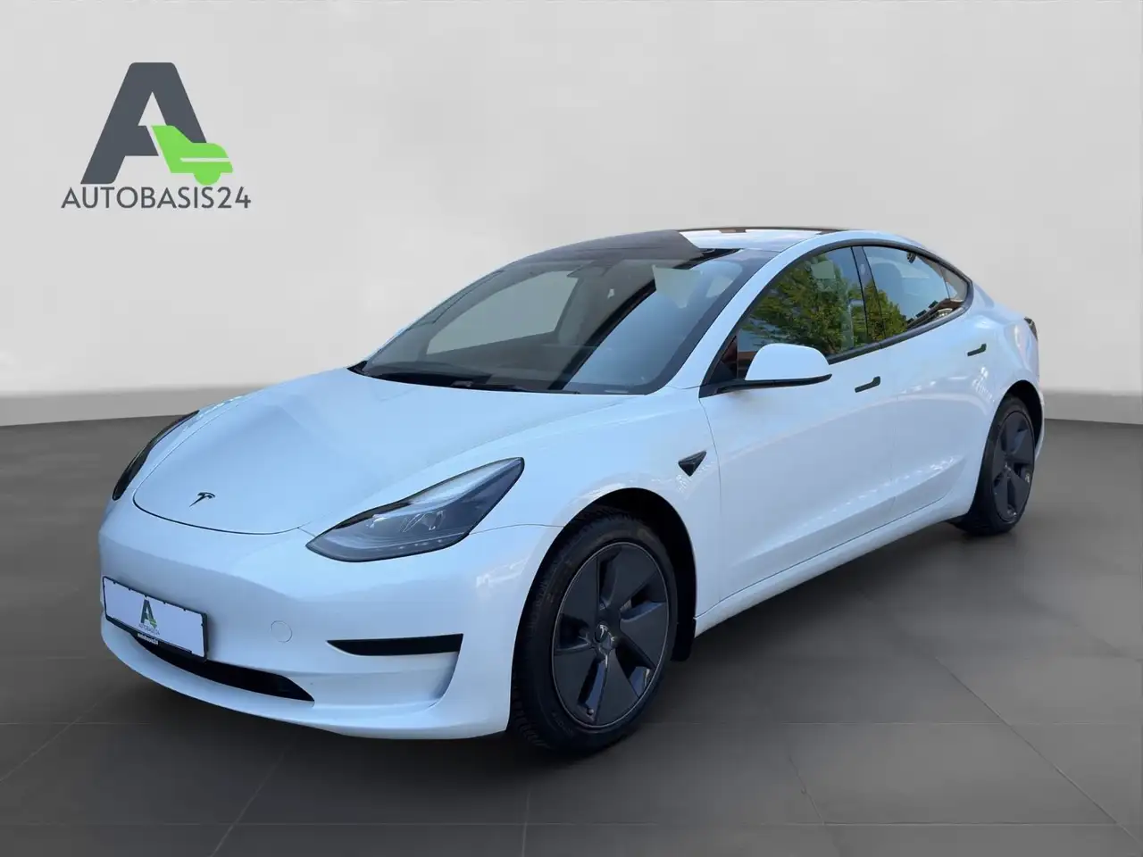 Tesla Model 3 Basis RWD *1.Hand*Gigafactory Shanghai* — photo 1 of 20