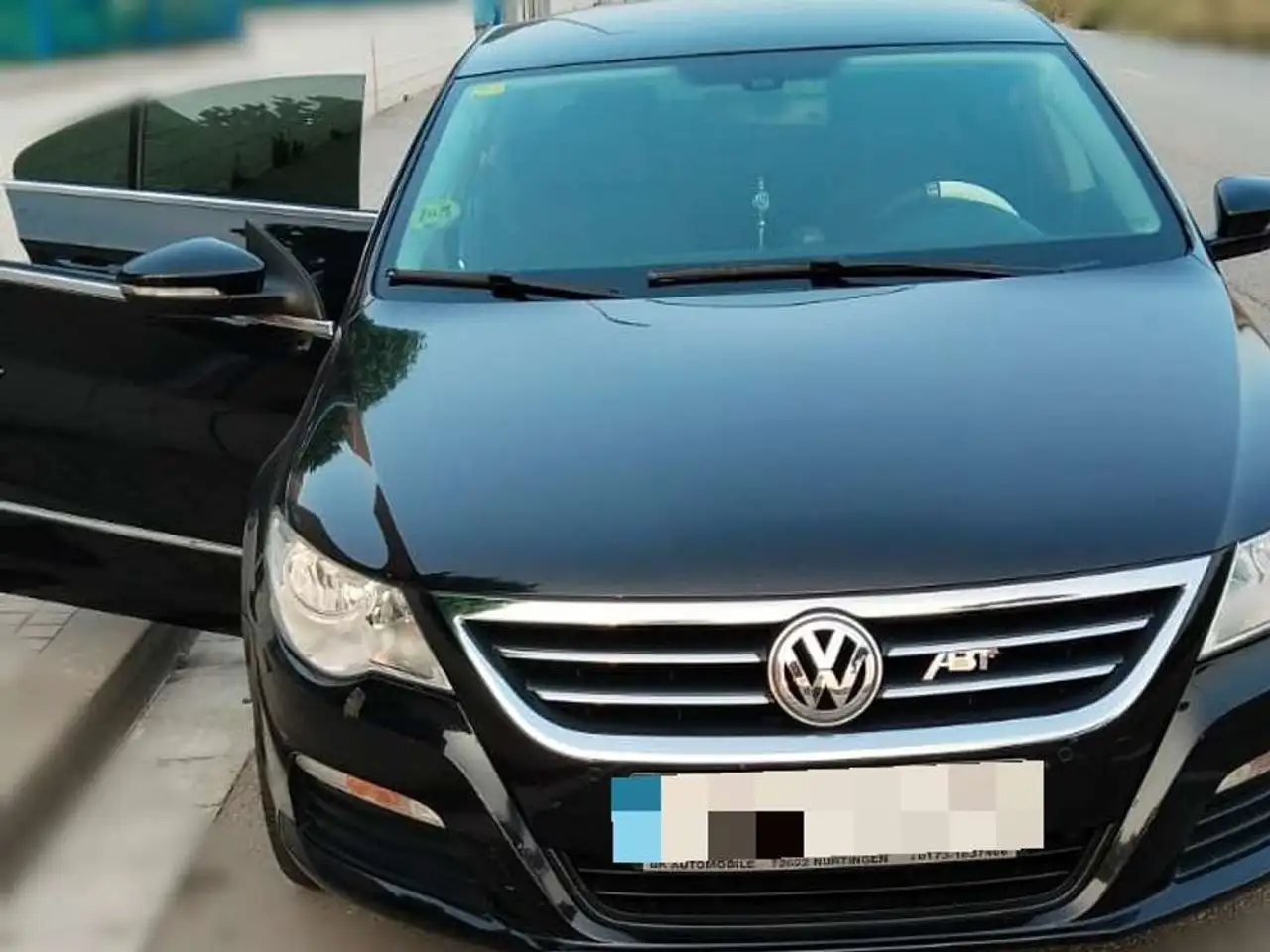 Volkswagen Passat CC 2.0 TDI 140cv DPF — photo 1 of 6
