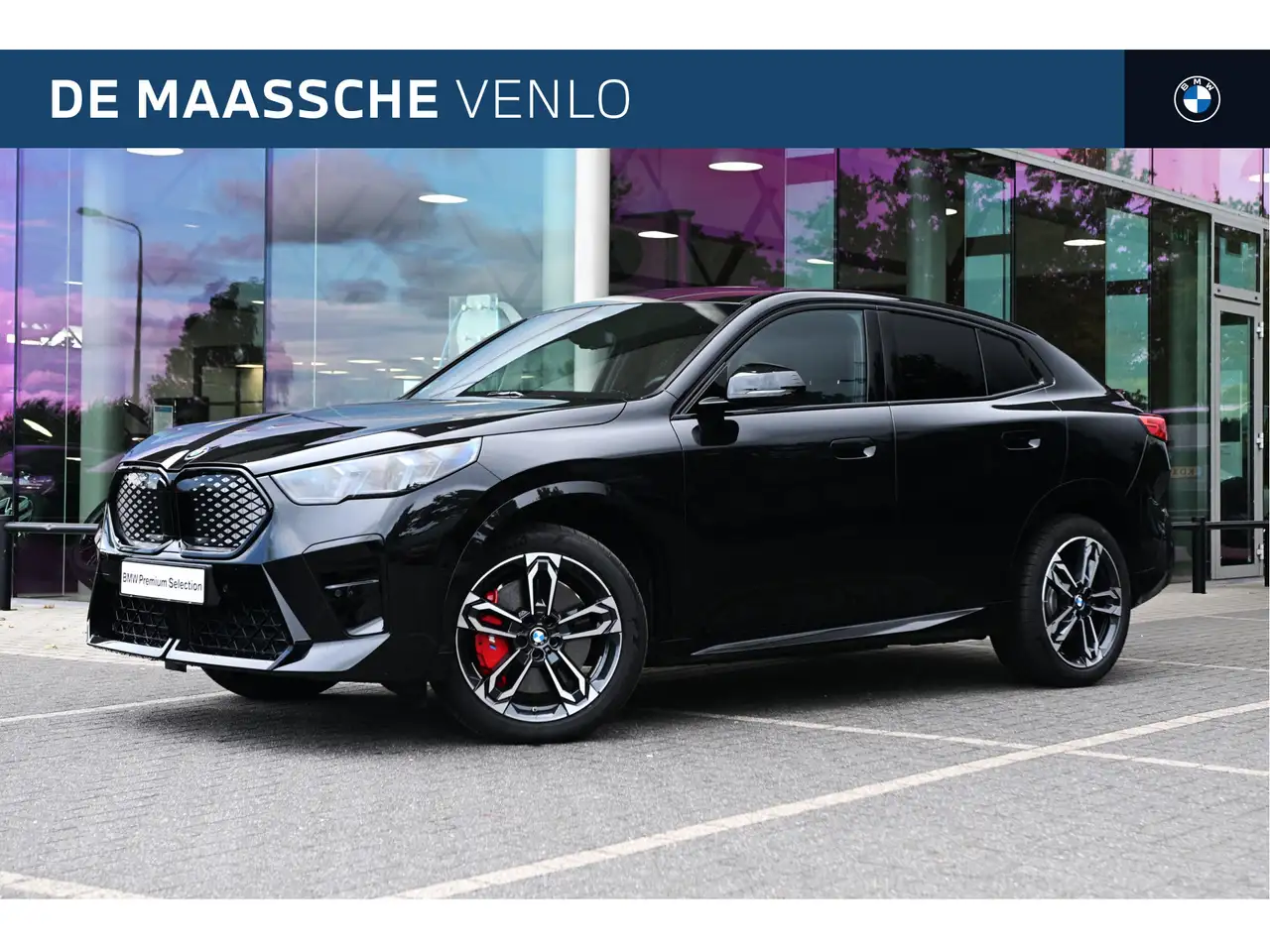 BMW iX2 eDrive20 M Sport / Sportstoelen / Comfort Access / — photo 1 of 23