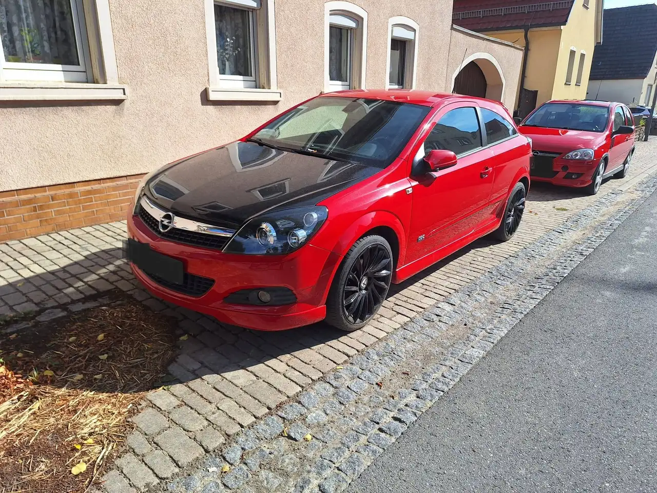 Opel Astra Astra GTC Fließheck 3-Türer GTC 1.8 — photo 1 of 14