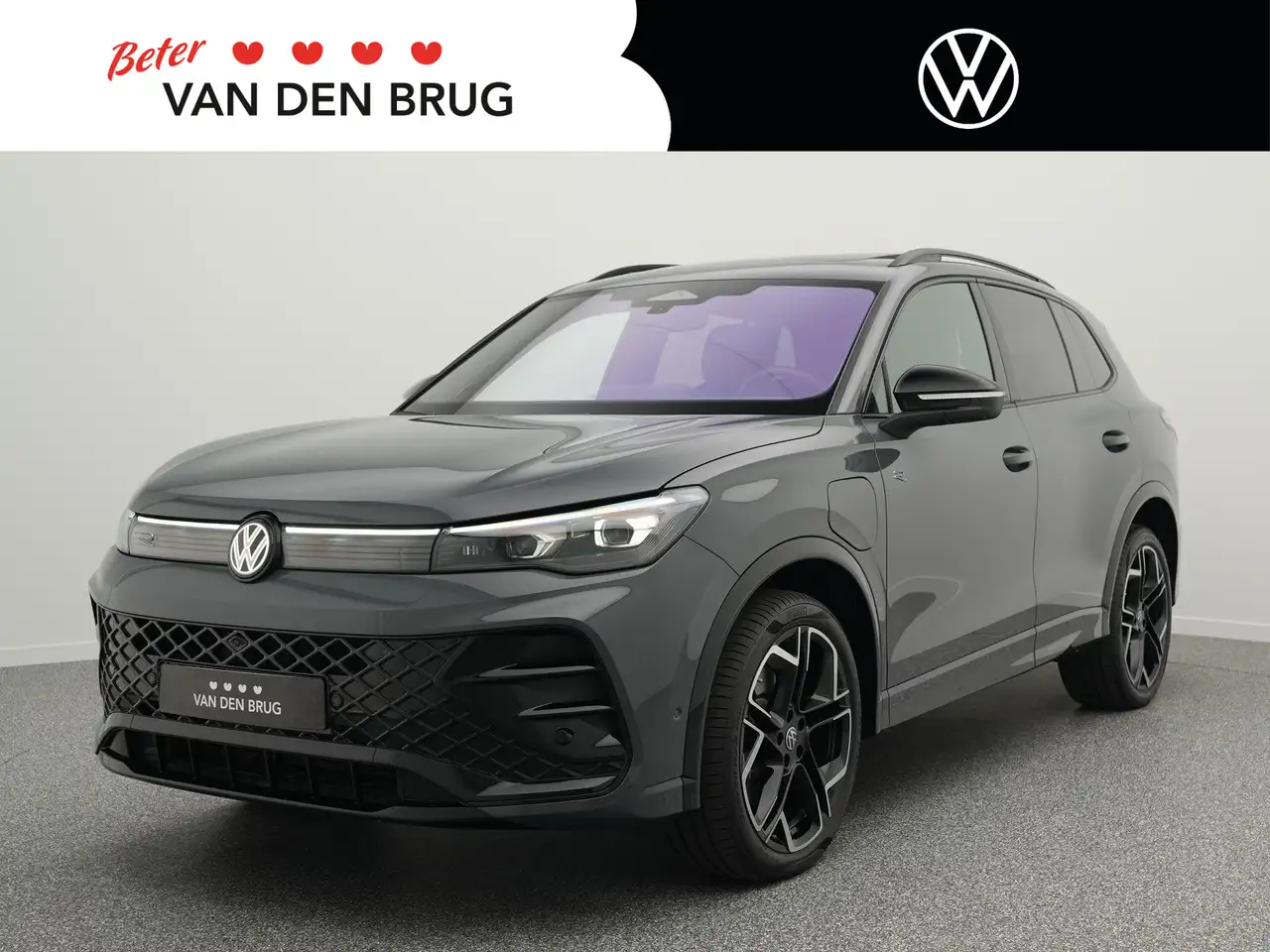 Volkswagen Tiguan R-Line 1.5 eHybrid 272 PK | LED Matrix IQ | Leder — photo 1 of 38