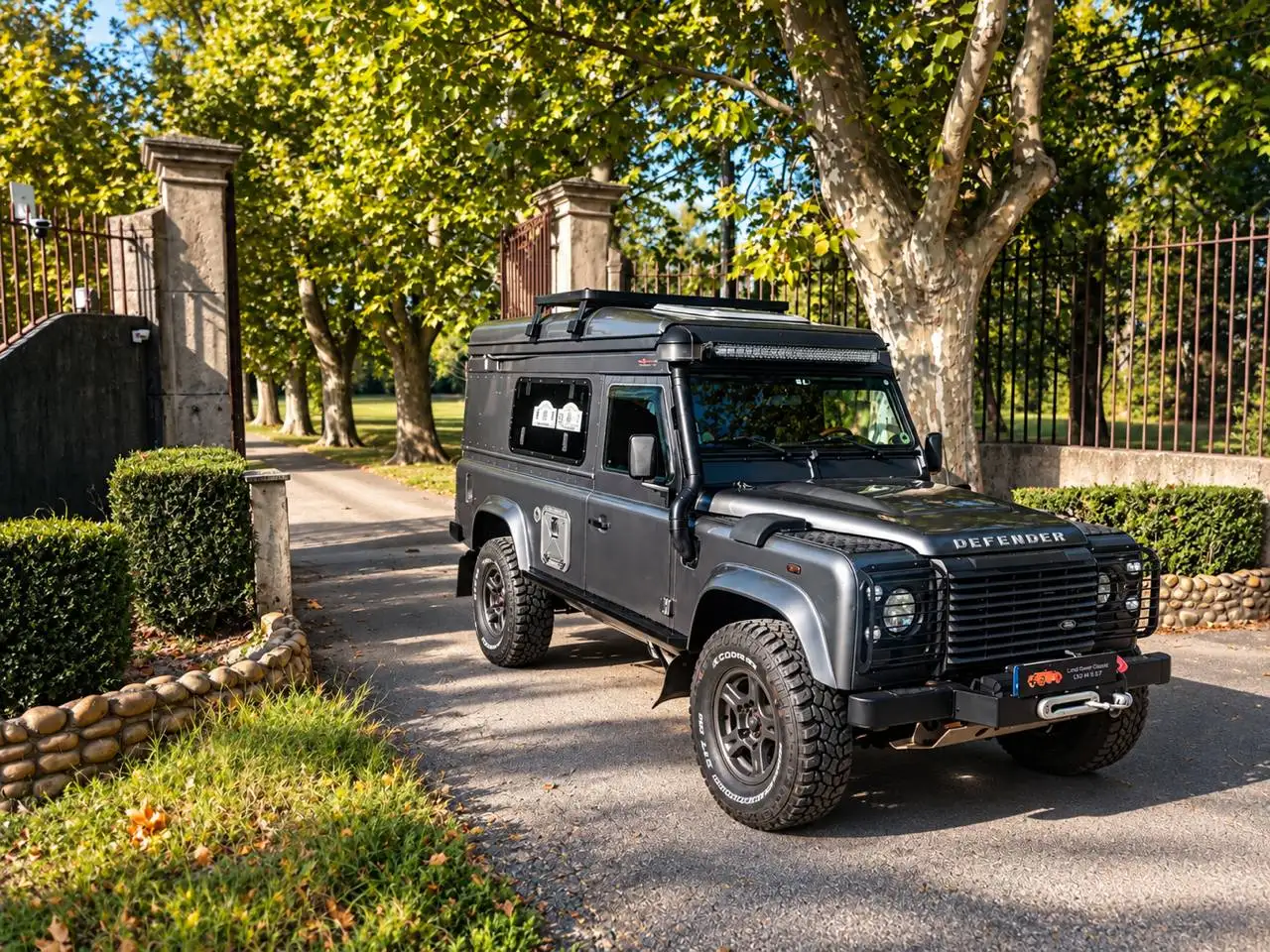 Land Rover Defender 110 TD4 SE Rallye Raid — photo 1 of 40