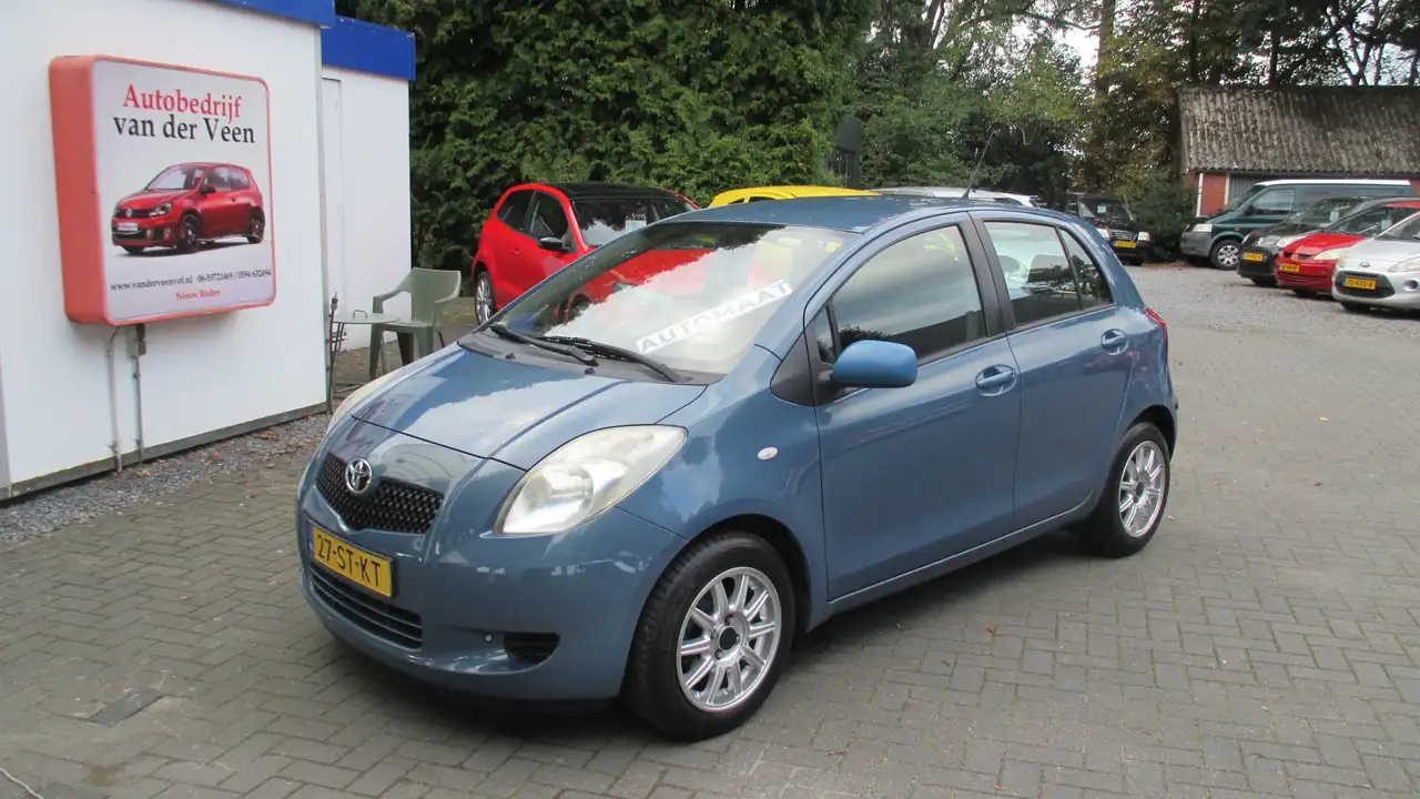 Toyota Yaris 1.3 VVTi Sol MMT — photo 1 of 20