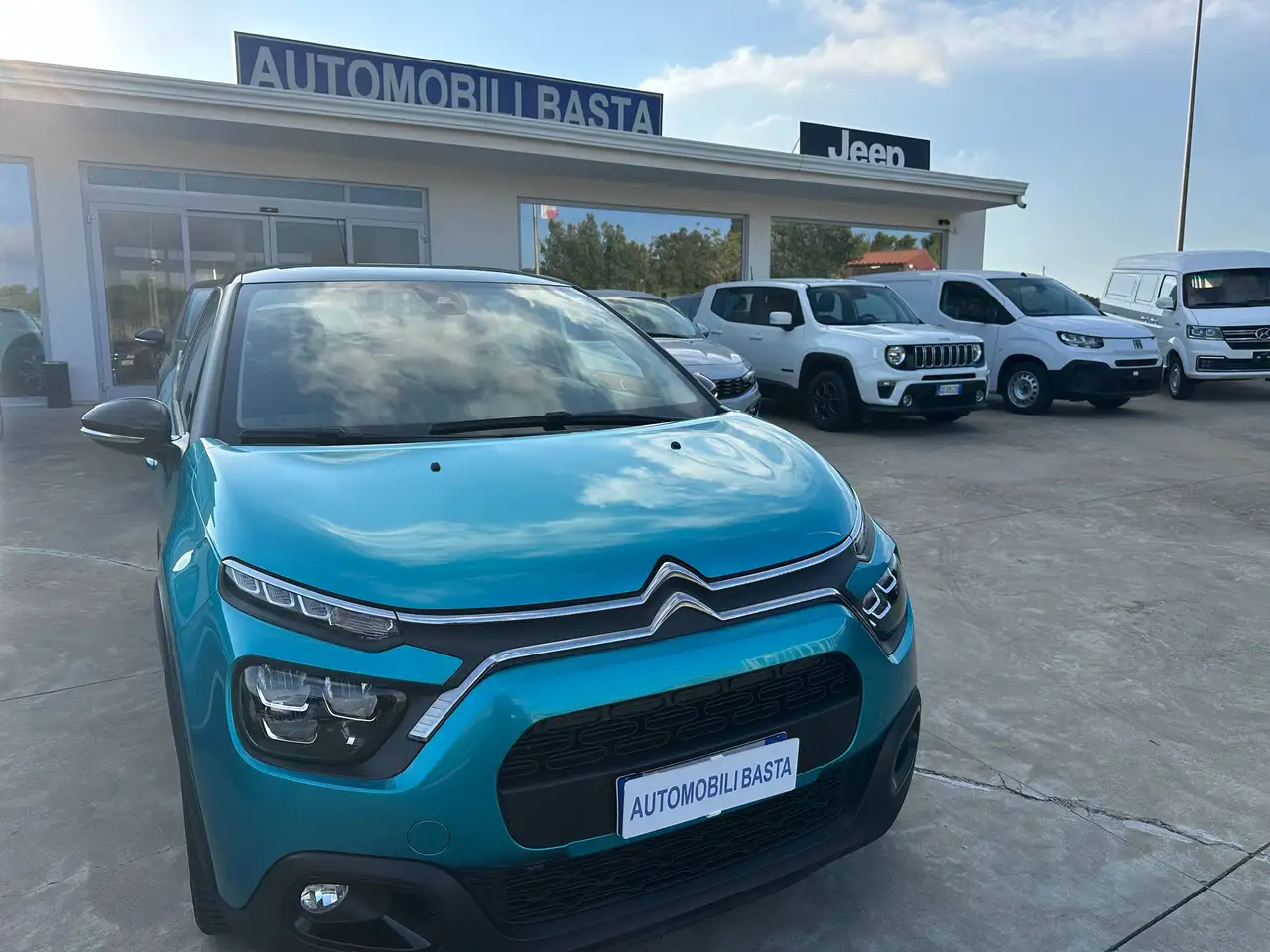 Citroen C3 1.5 bluehdi Shine 100 CV — photo 1 of 8