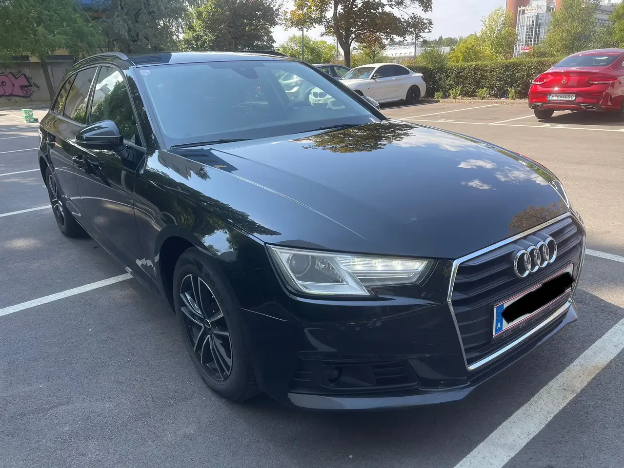 Audi A4 Avant 2,0 TDI — photo 1 of 10