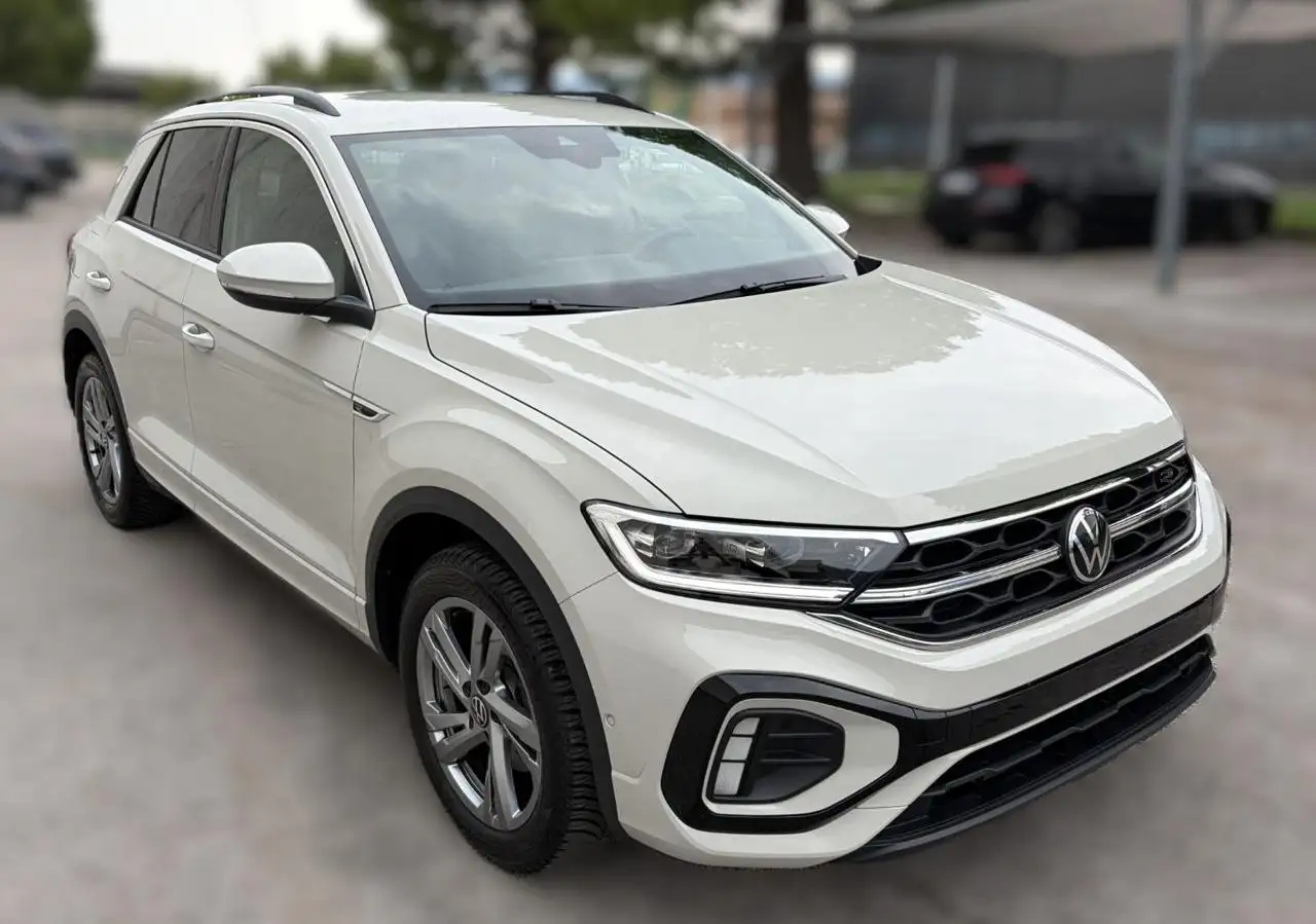 Volkswagen T-Roc 1.0 TSI R-Line — photo 1 of 10