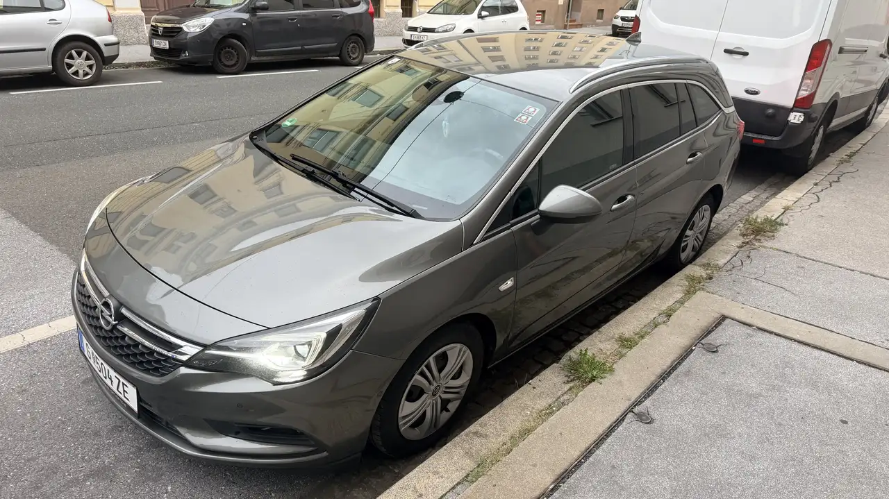 Opel Astra ON — photo 1 of 10