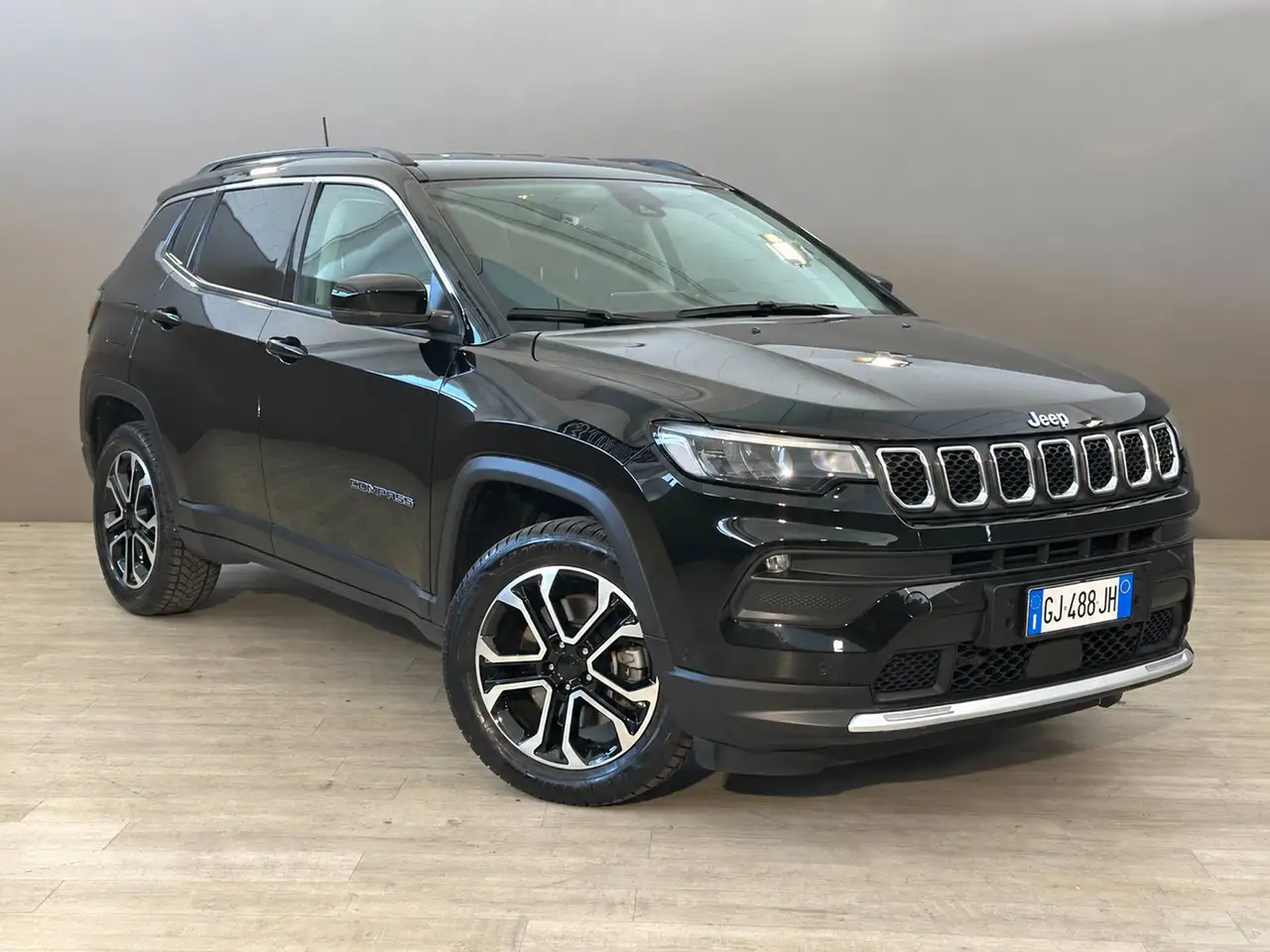 2022 Jeep Compass 1.3 T4 PHEV Limited 4xe auto, photograph 3