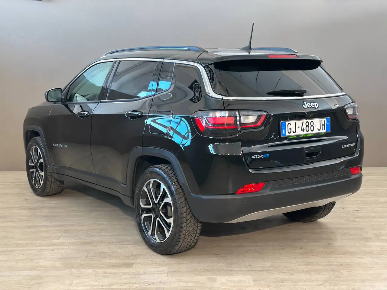 2022 Jeep Compass 1.3 T4 PHEV Limited 4xe auto, photograph 4