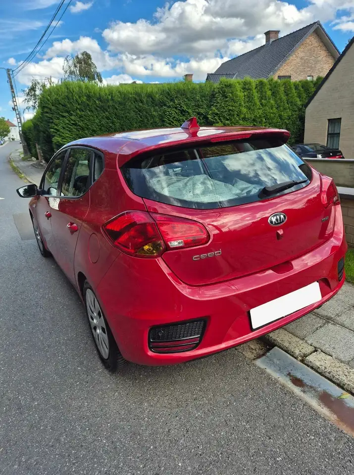 Kia Ceed / cee'd 1.4 CRDi 1er Propriétaire , Carnet complet — photo 1 of 11