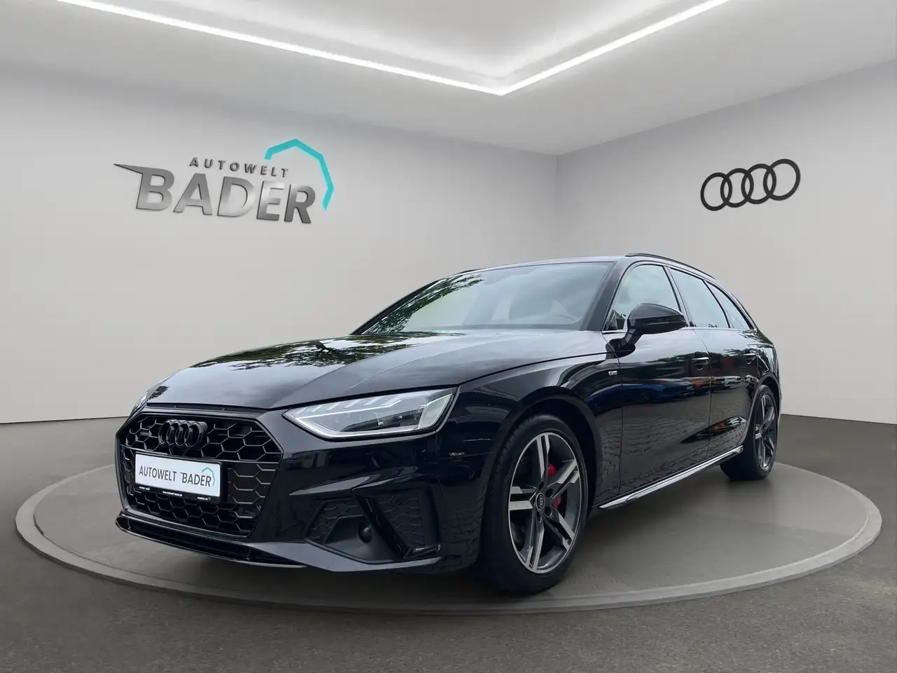 Audi A4 Avant 40 TFSI qu. S line AHK B&O — photo 1 of 25