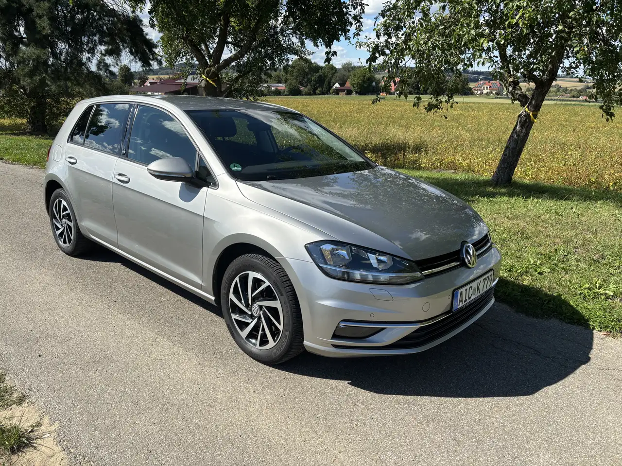 Volkswagen Golf 7, Modell Sound, TOP ZUSTAND — photo 1 of 20