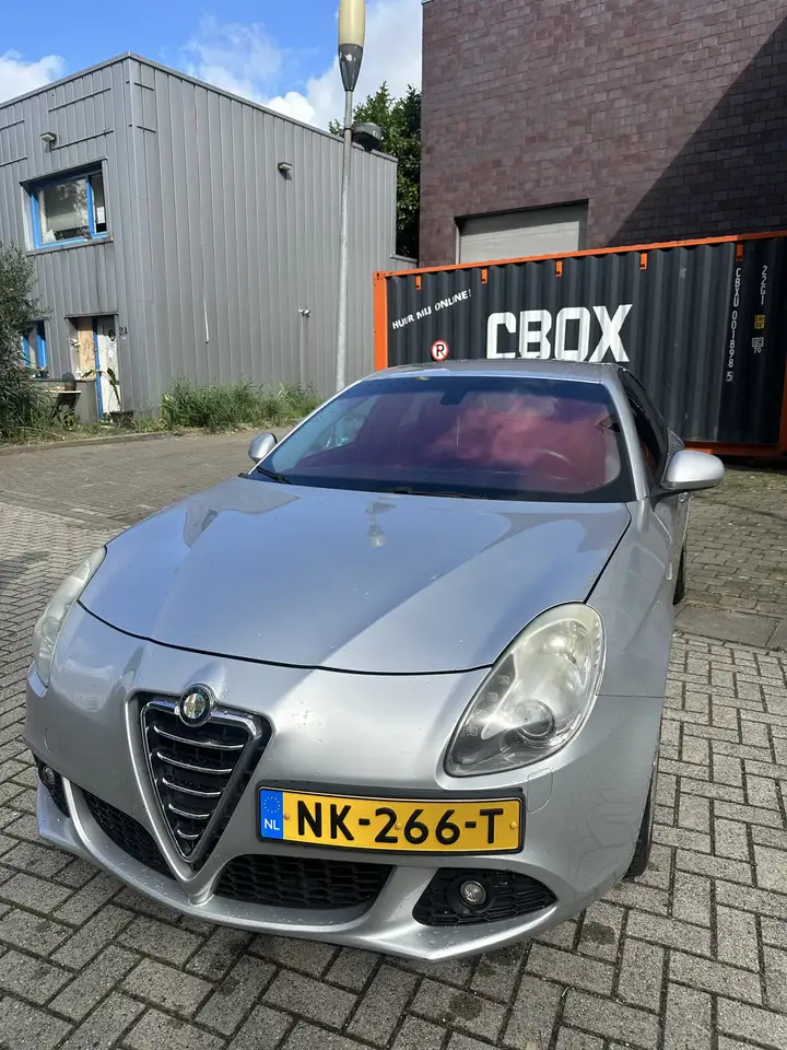 Alfa Romeo Giulietta 1.4 T Distinctive — photo 1 of 15