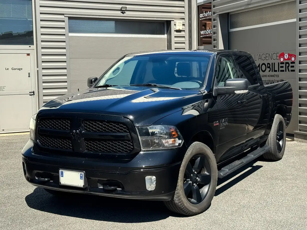 Dodge RAM 1500 Classic V8 5.7 HEMI - Historique Complet — photo 1 of 40
