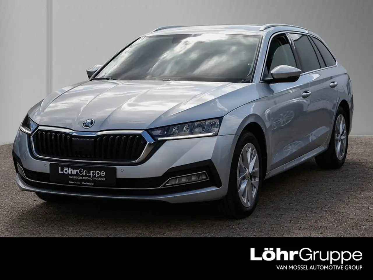Skoda Octavia Combi 2.0 TDI DSG AHK, Einparkhilfe, Sitzheizung — photo 1 of 20