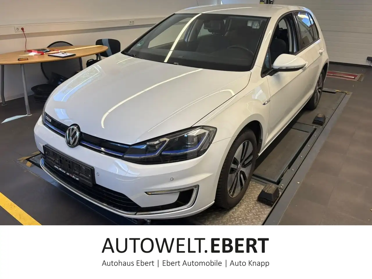 Volkswagen Golf VII e-Golf/WÄRMEPUMPE/ACC/LED/ — photo 1 of 6