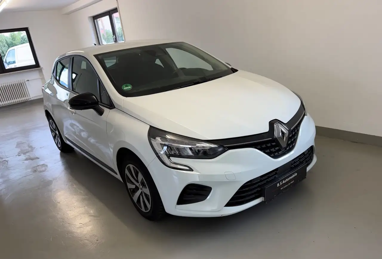 Renault Clio E-TECH Hybrid quilibre LED — photo 1 of 11