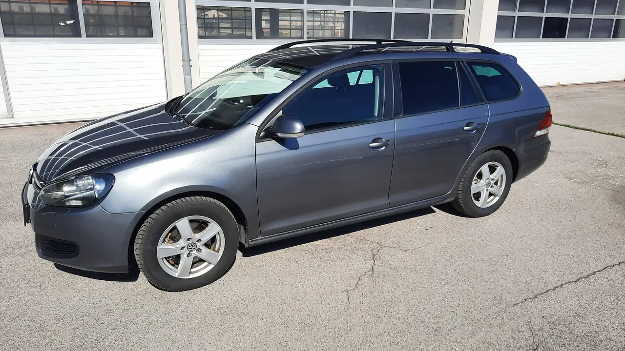 Volkswagen Golf Variant Comfortline 1,6 TDI DPF — photo 1 of 10