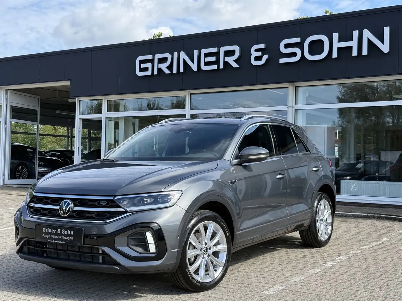 Volkswagen T-Roc R-Line,18-Zoll,IQ-Drive,R.Kam,Kessy,Side. — photo 1 of 40