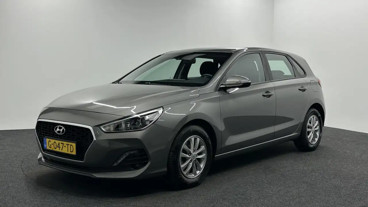 Hyundai i30 1.0 T-GDI Comfort CLIMATE CAMERA CARPLAY LM — photo 1 of 34