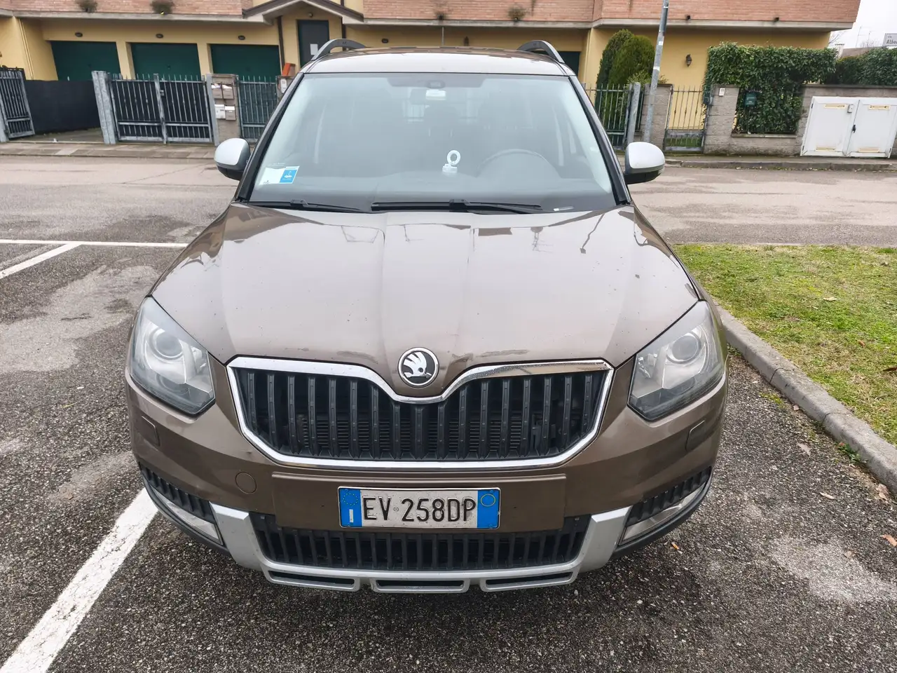 Skoda Yeti Yeti 2.0 tdi Adventure 4x4 110cv — photo 1 of 8