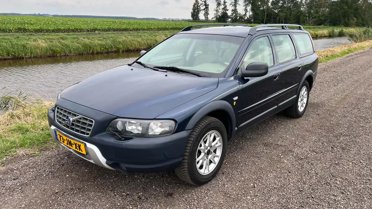 Volvo XC70 V70xc 2.4 T Geartr. Comf. LPG — photo 1 of 15