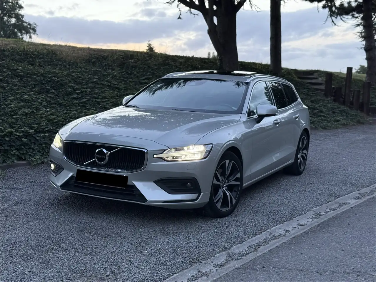 Volvo V60 2.0 D3 Momentum R-design — photo 1 of 13
