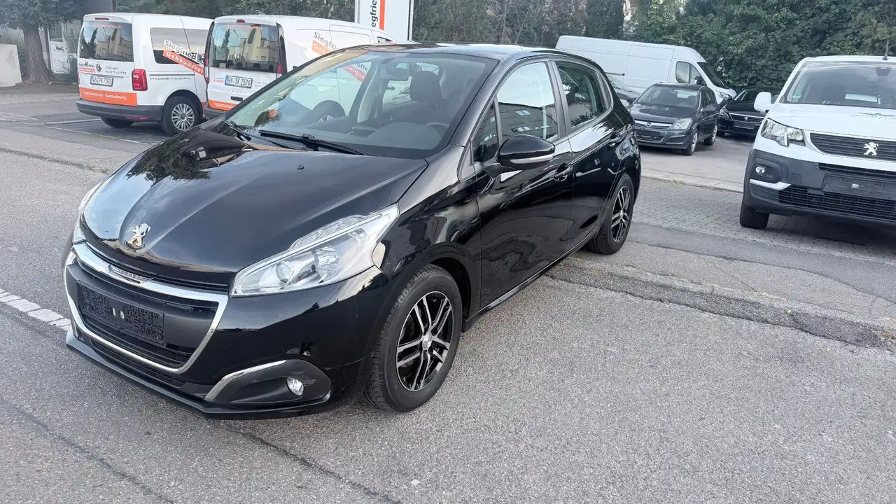 Peugeot 208 Active — photo 1 of 17
