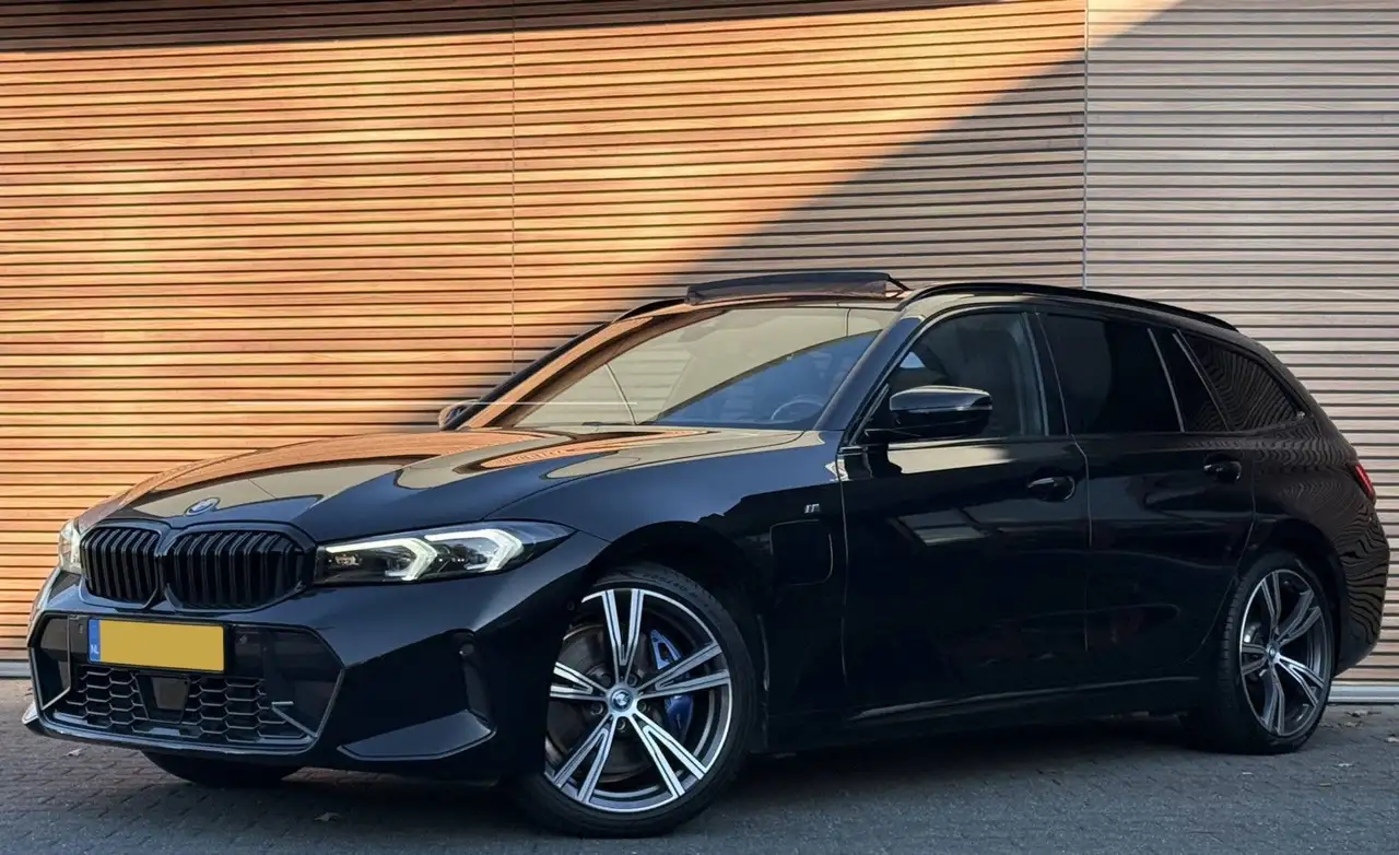 BMW 330 e Touring | 2023 | Plug-in Hybrid | M Sport — photo 1 of 12