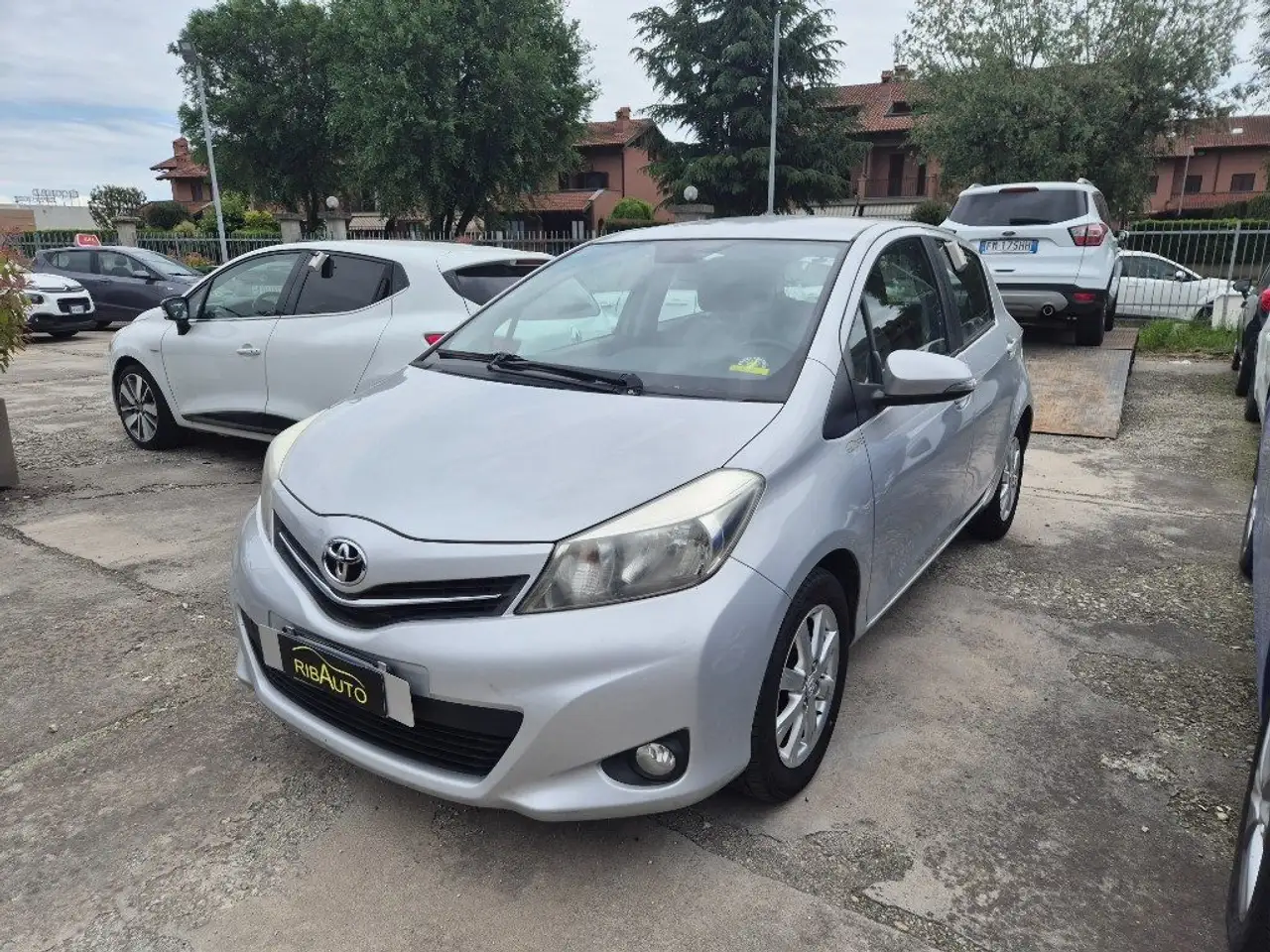 Toyota Yaris 1.0 5 porte Active — photo 1 of 15