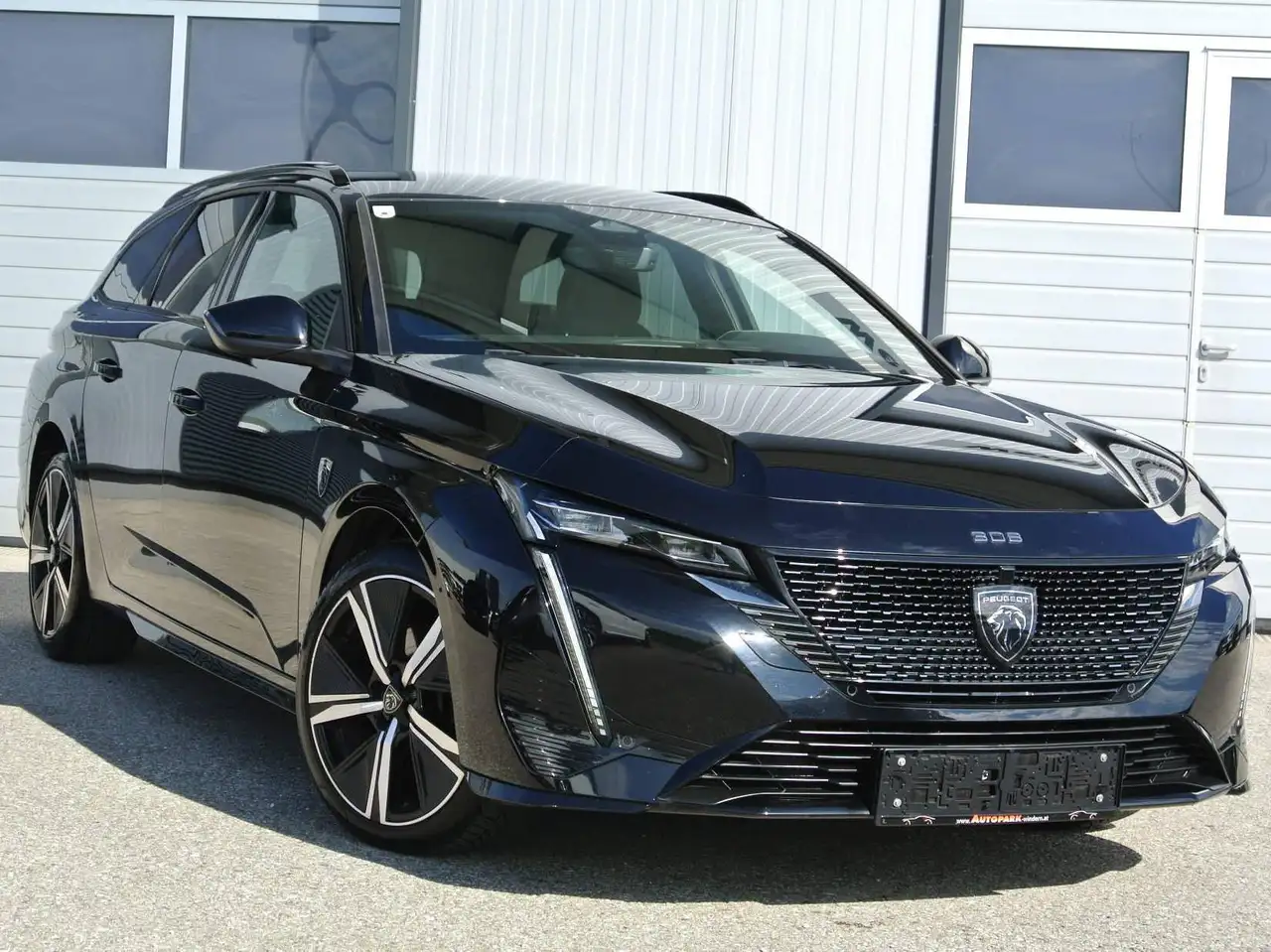 Peugeot 308 Peugeot 308 SW 130 S&S EAT8 GT- Line ** LEDER * KAMERA *LED * — photo 1 of 17