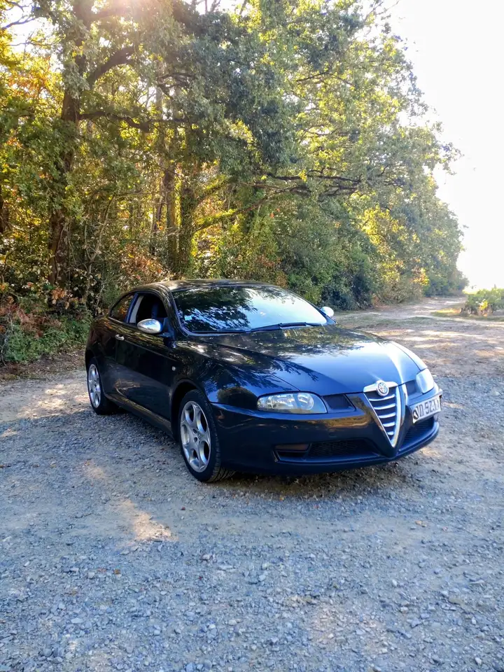 Alfa Romeo GT 1.9 JTD M-JET 150 Selective — photo 1 of 9