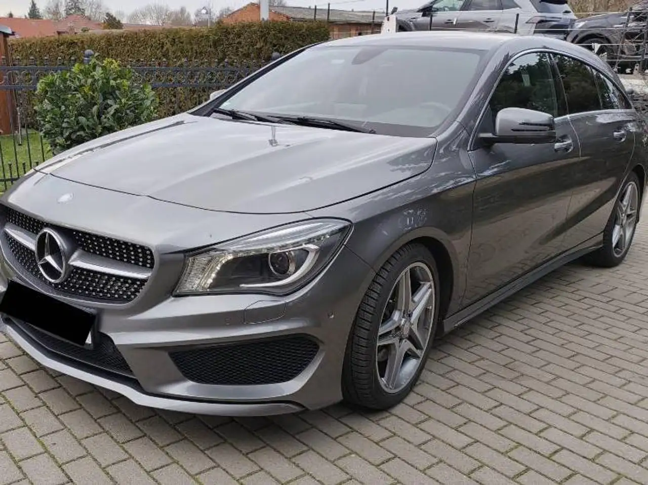 Mercedes-Benz CLA 200 CLA Shooting Brake 200 7G-DCT AMG Line — photo 1 of 9