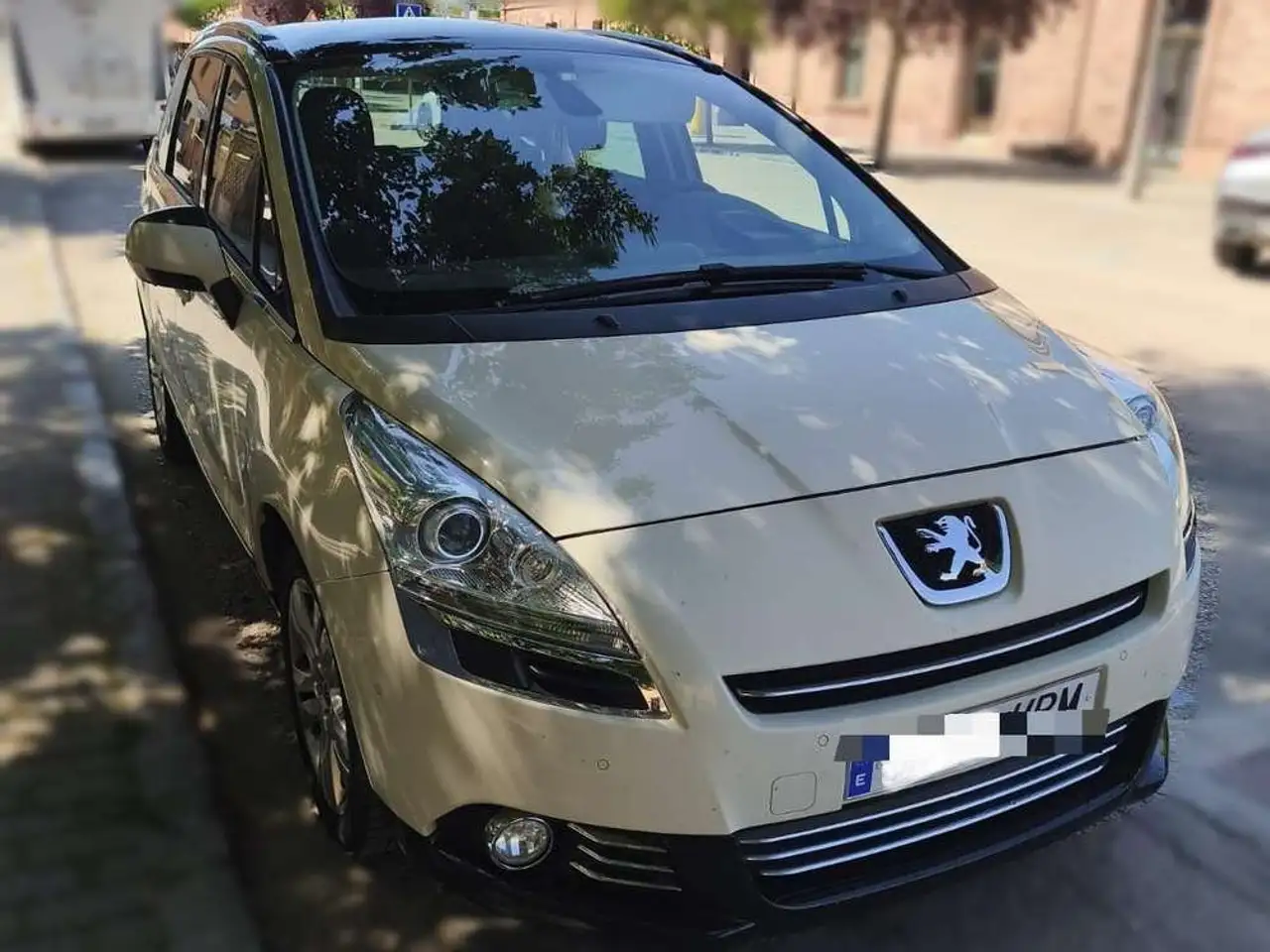 Peugeot 5008 Allure 2.0 HDI 160 FAP Automático — photo 1 of 4