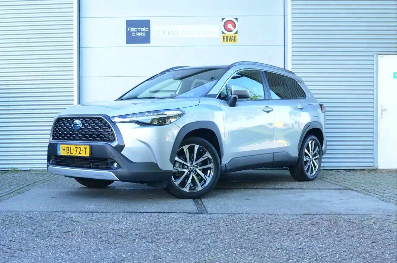 Toyota Corolla Cross Hybrid 140 Style + Premium Pack I Panorama-glasdak — photo 1 of 31