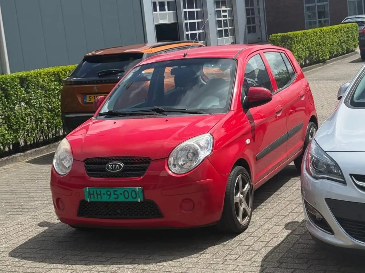 Kia Picanto M — photo 1 of 5