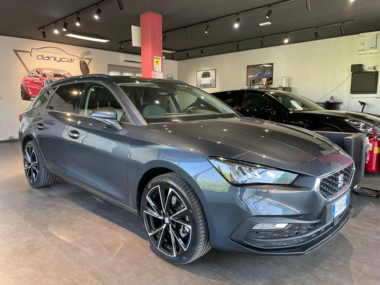 SEAT Leon Leon Sportstourer 2.0 tdi Style 150cv dsg — photo 1 of 15