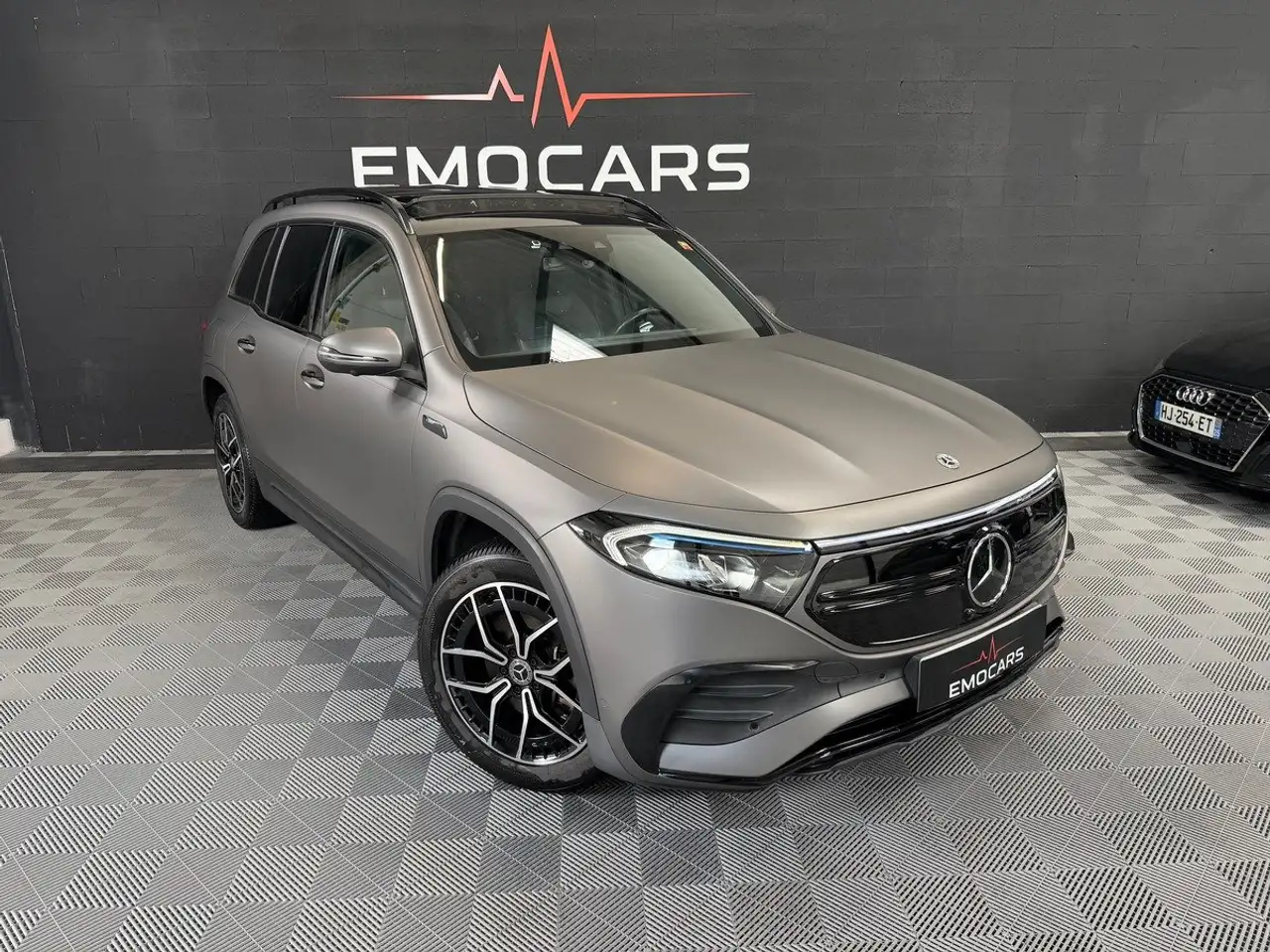 Mercedes-Benz V ELECTRIC 292 CV AMG LINE 7 Places — photo 1 of 26