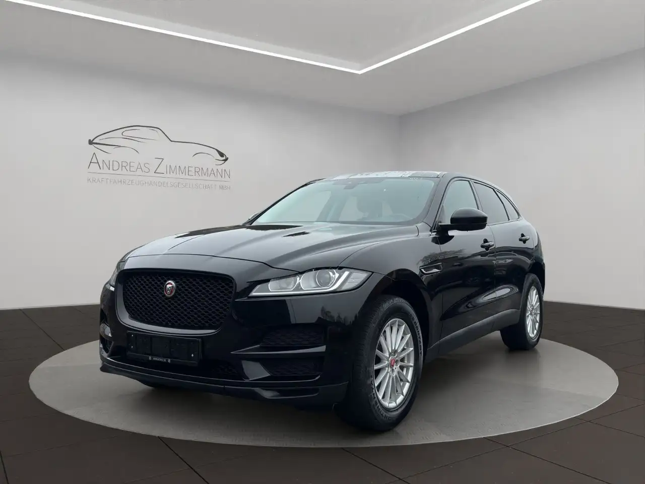 Jaguar F-Pace F-PACE 20d NAVI PRO/CAM/SHZ — photo 1 of 1