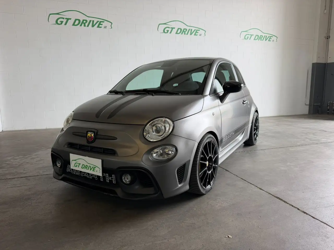 Abarth 595 1.4 t-jet Competizione 180cv — photo 1 of 15
