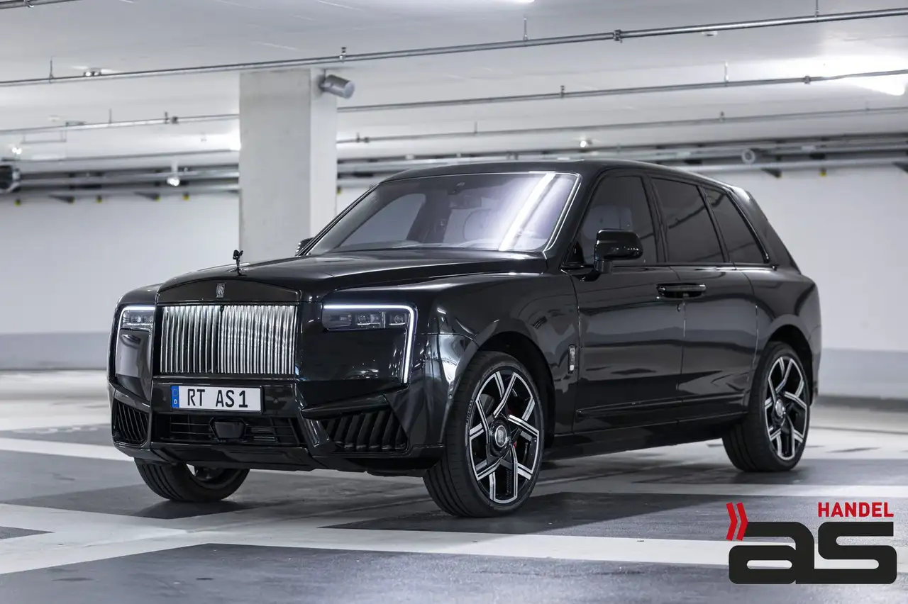 Rolls-Royce Cullinan BlackBadge Series II Starlight|Bespoke| — photo 1 of 30