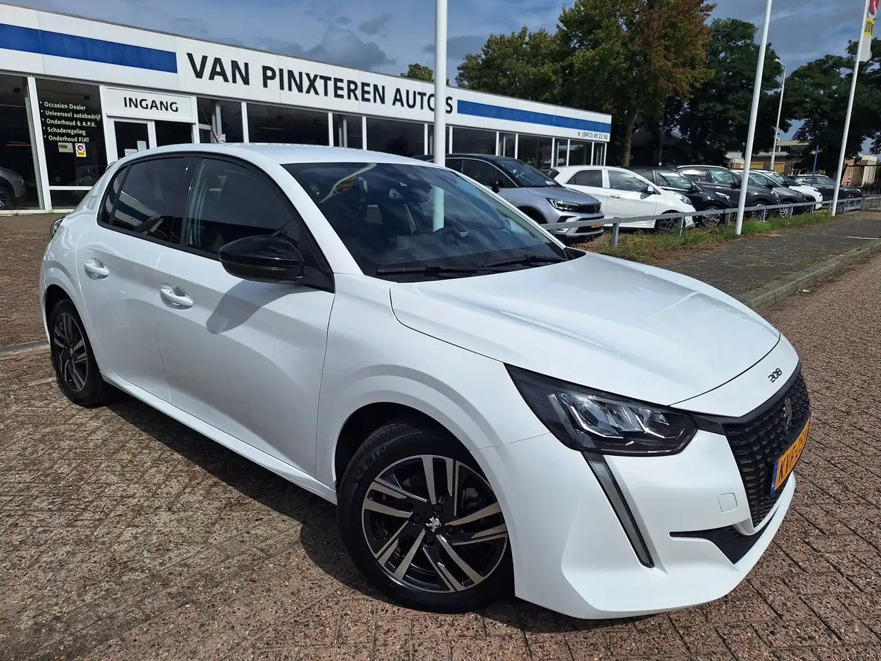 Peugeot 208 1.2 PureTech Allure — photo 1 of 27