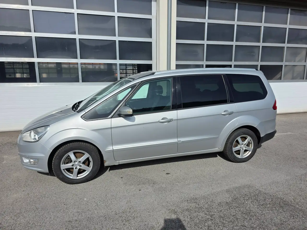 Ford Galaxy Galaxy Plus 2,0 TDCi Aut. — photo 1 of 8