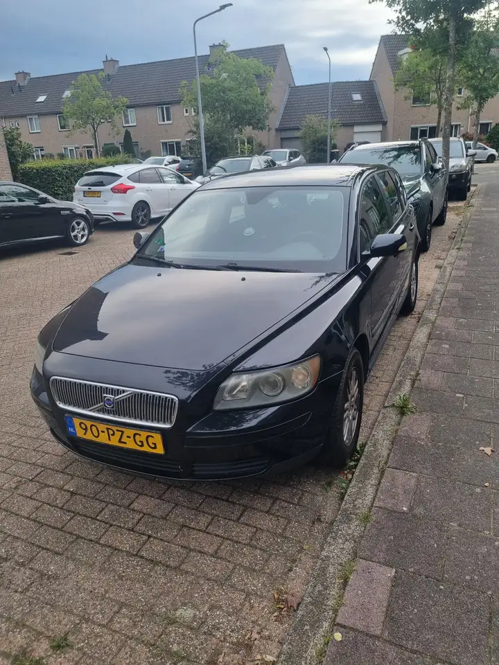 Volvo V50 1.8 — photo 1 of 12