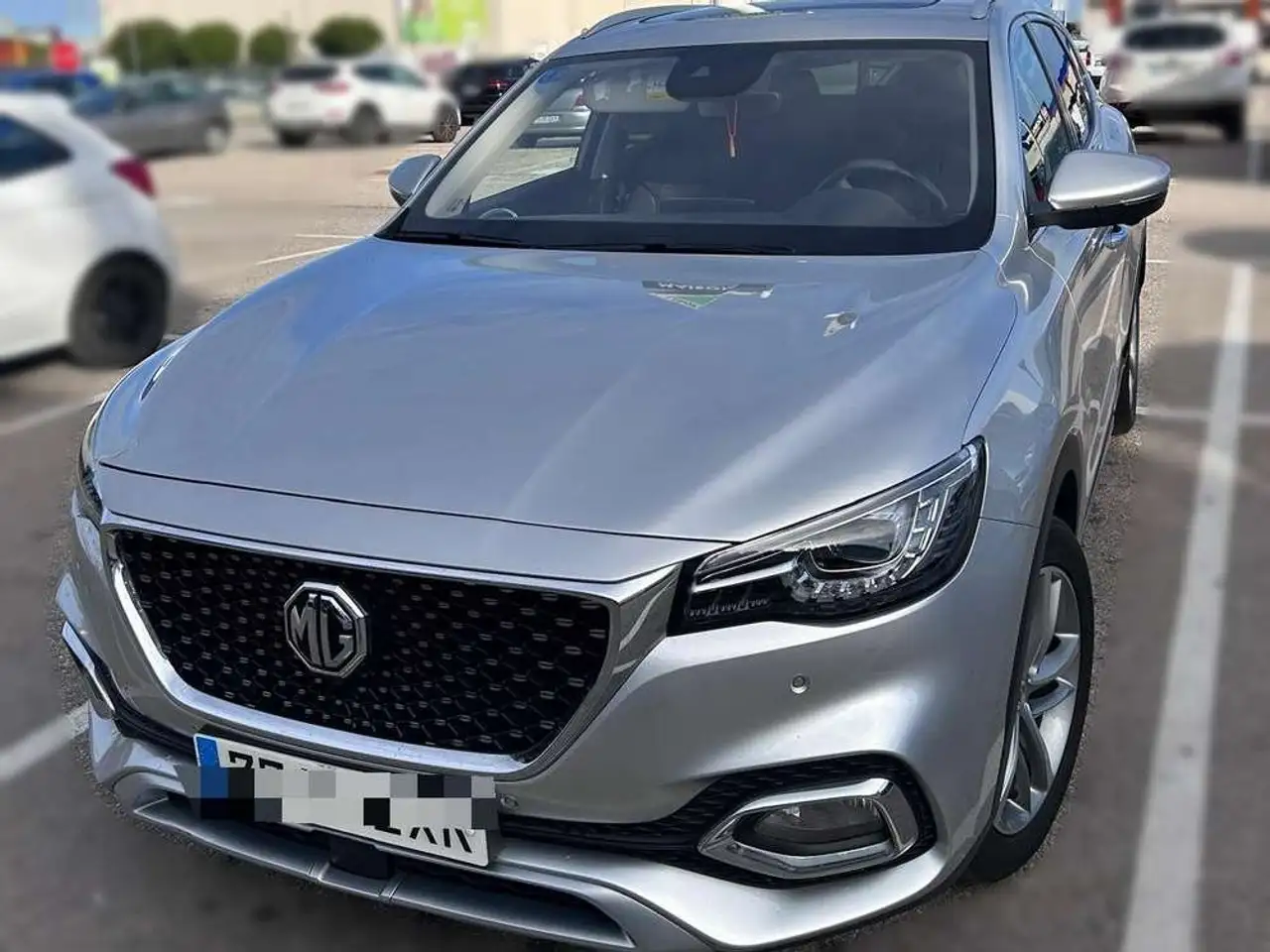 MG HS eHS 1.5 T-GDI Luxury — photo 1 of 5