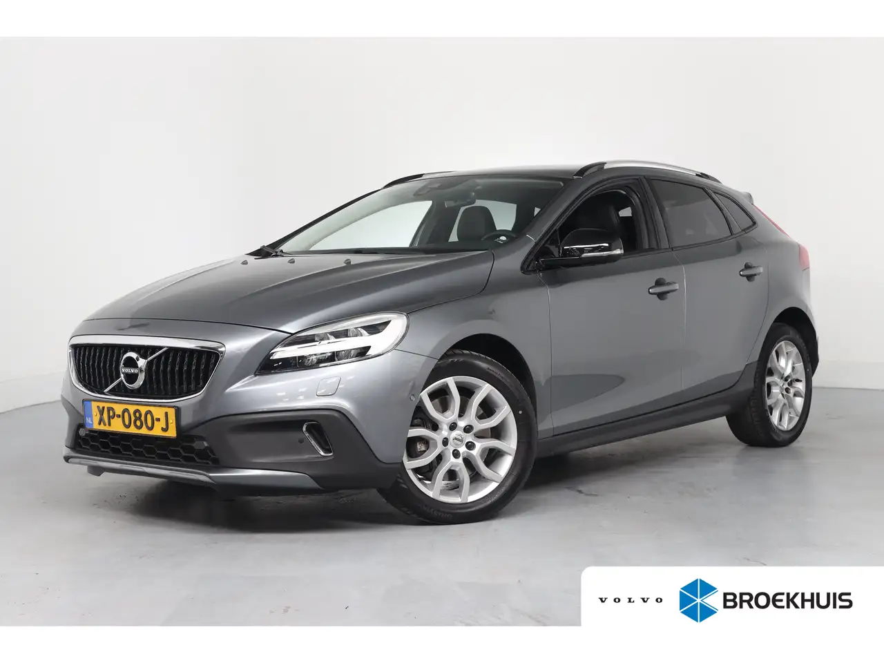 Volvo V40 Cross Country 1.5 T3 Polar+ Luxury AUTOMAAT | TREKHAAK | HARMAB/ — photo 1 of 40