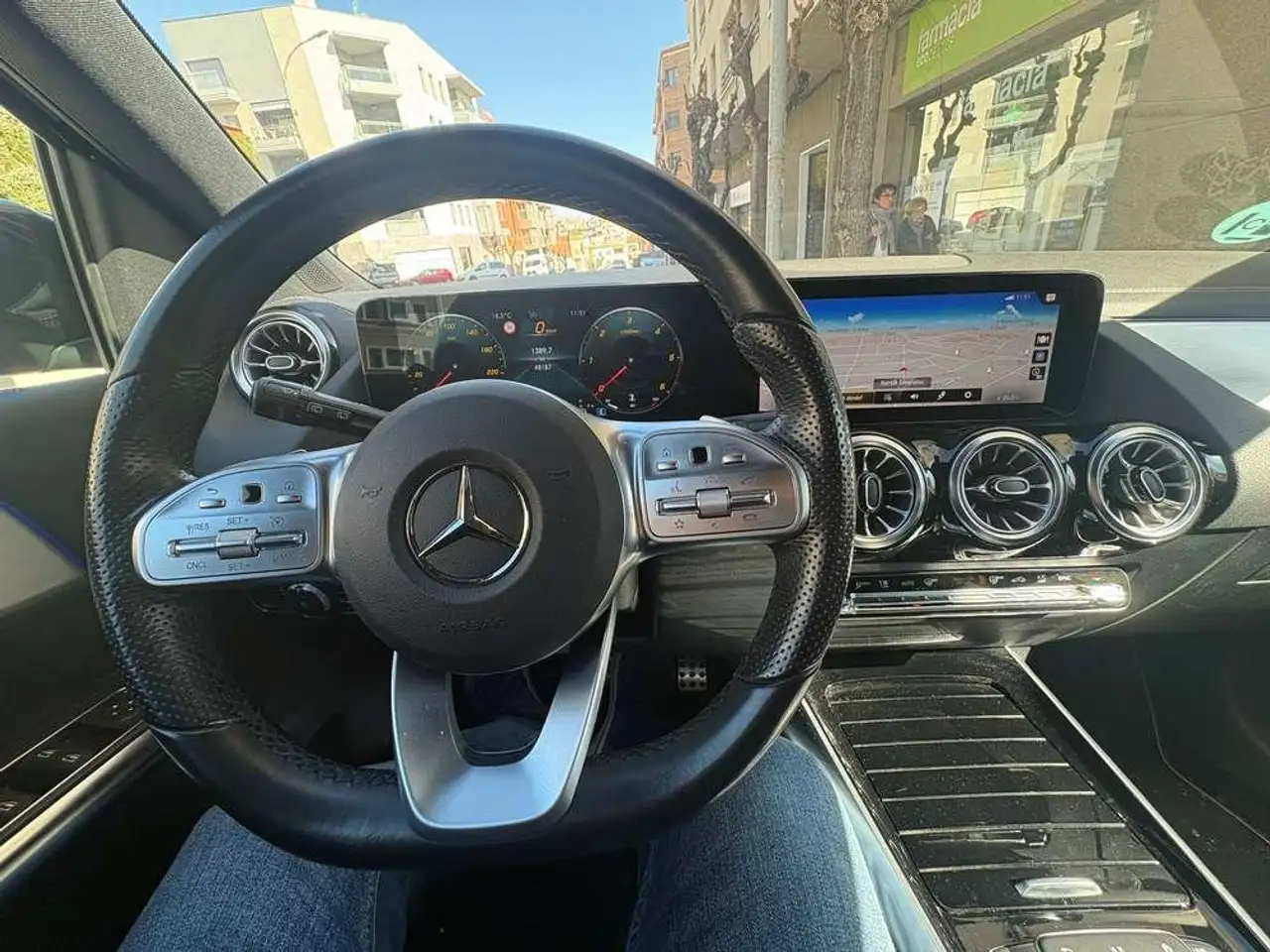 Mercedes-Benz B 200 200d — photo 1 of 40